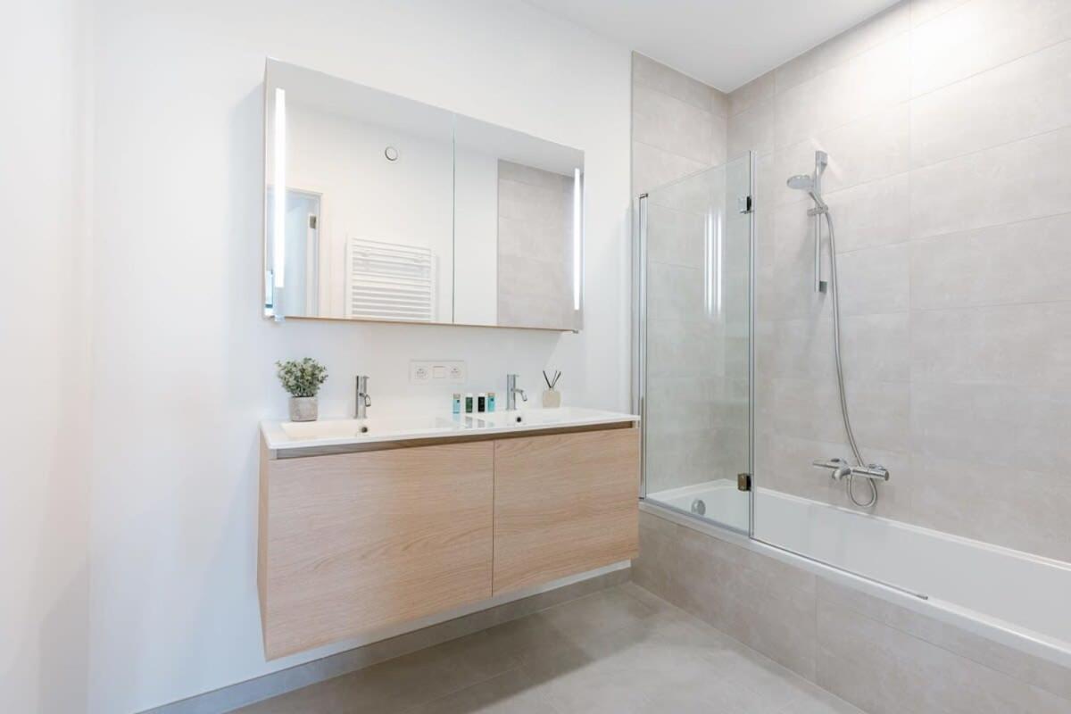 Huswell - Stylish 2 Bedroom With Terrace And Parking Oostende